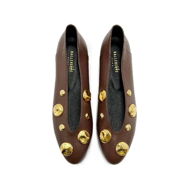 Brown leather ballet flats with V-cut and gold studs