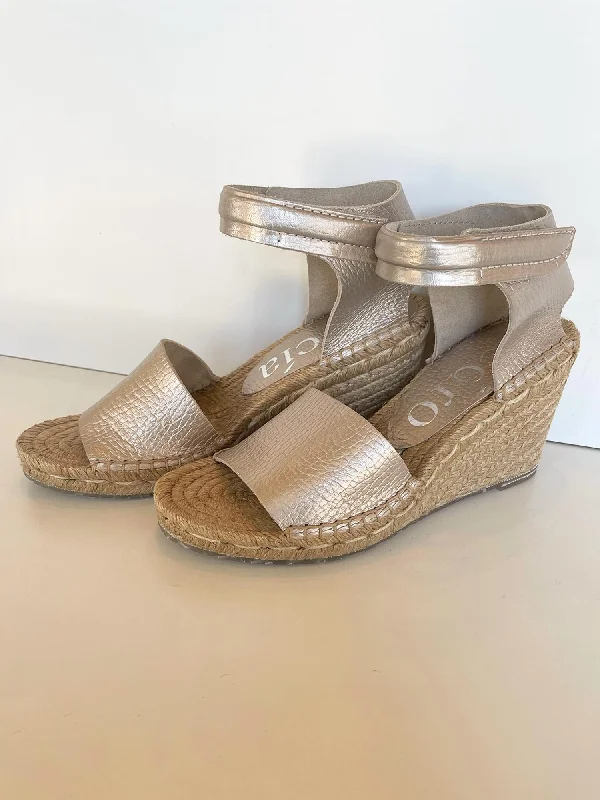 Olany Pebbled Metallic Leather Espadrille Wedge In Rose Gold Cervo Lamé